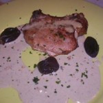 Cote_de_porc_aux_pruneaux_sauce_roquefort Cote_de_porc_aux_pruneaux_sauce_roquefort