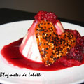 Panna_cotta_orangeeC Panna cotta orangée et sa tuile de caramel aux deux sésames (Lolotte)