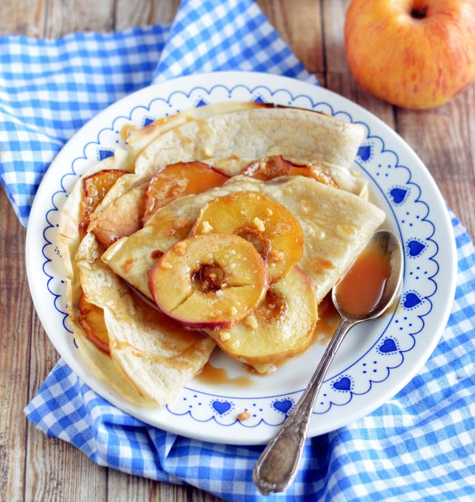 Photo de la recette : Crêpes aux pommes et au caramel salé – vegan
