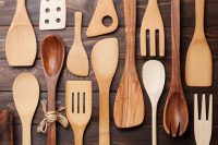 Les ustensiles en bois, un nid à bactéries ! 6 astuces pour les entretenir