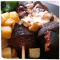 brochettes_canard_figues_sauce_noixC brochettes de canard / figues fraiches vs sauce aux noix