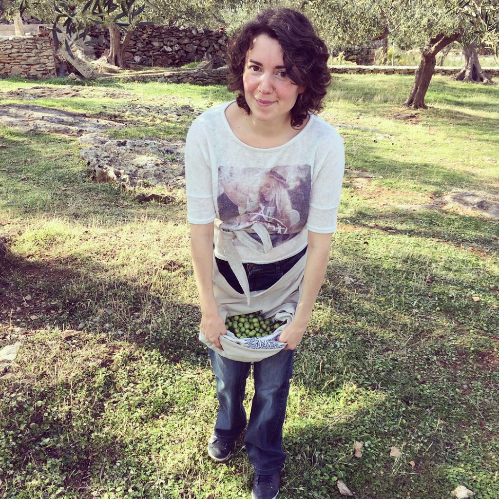 Fière de ma récolte d'olives ! © Henri Yodam