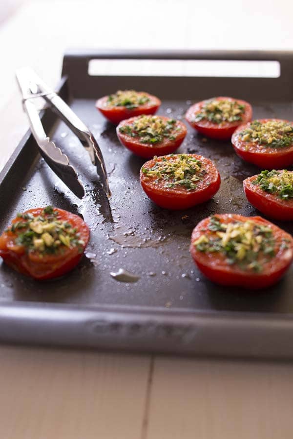 Tomates provençales ail persil et pistaches