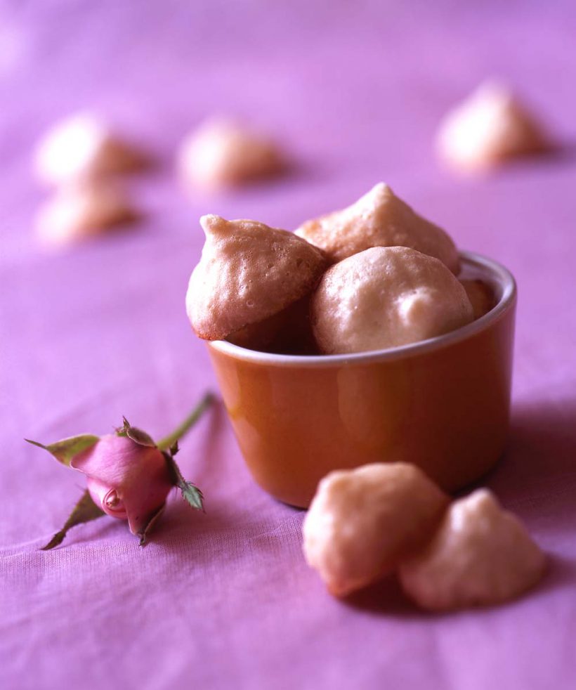 Photo de la recette : Petites meringues à la rose